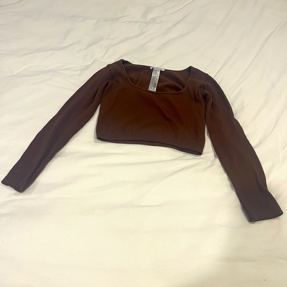 Beautiful brown crop top for all occasions! - Picture 3 of 3